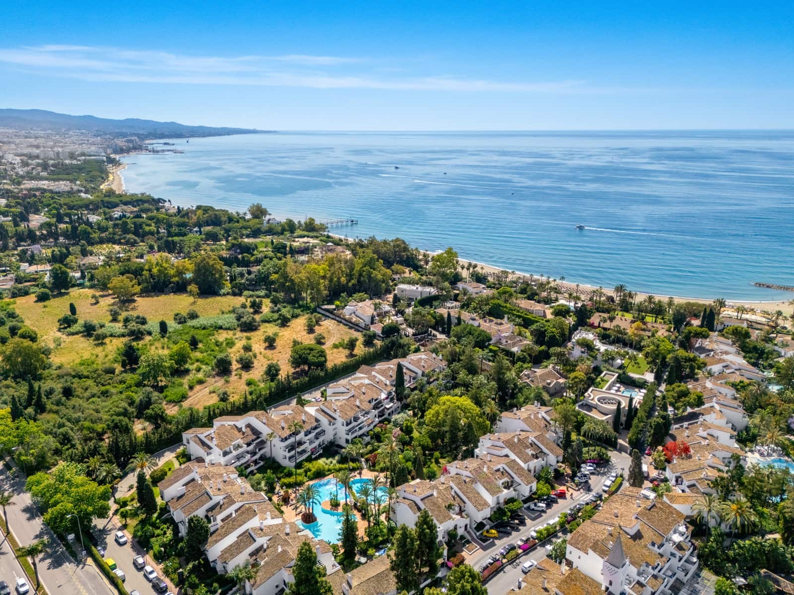 2 bedroom Apartment for sale in Marbella with pool garage - € 2,425,000 (Ref: 8798493)