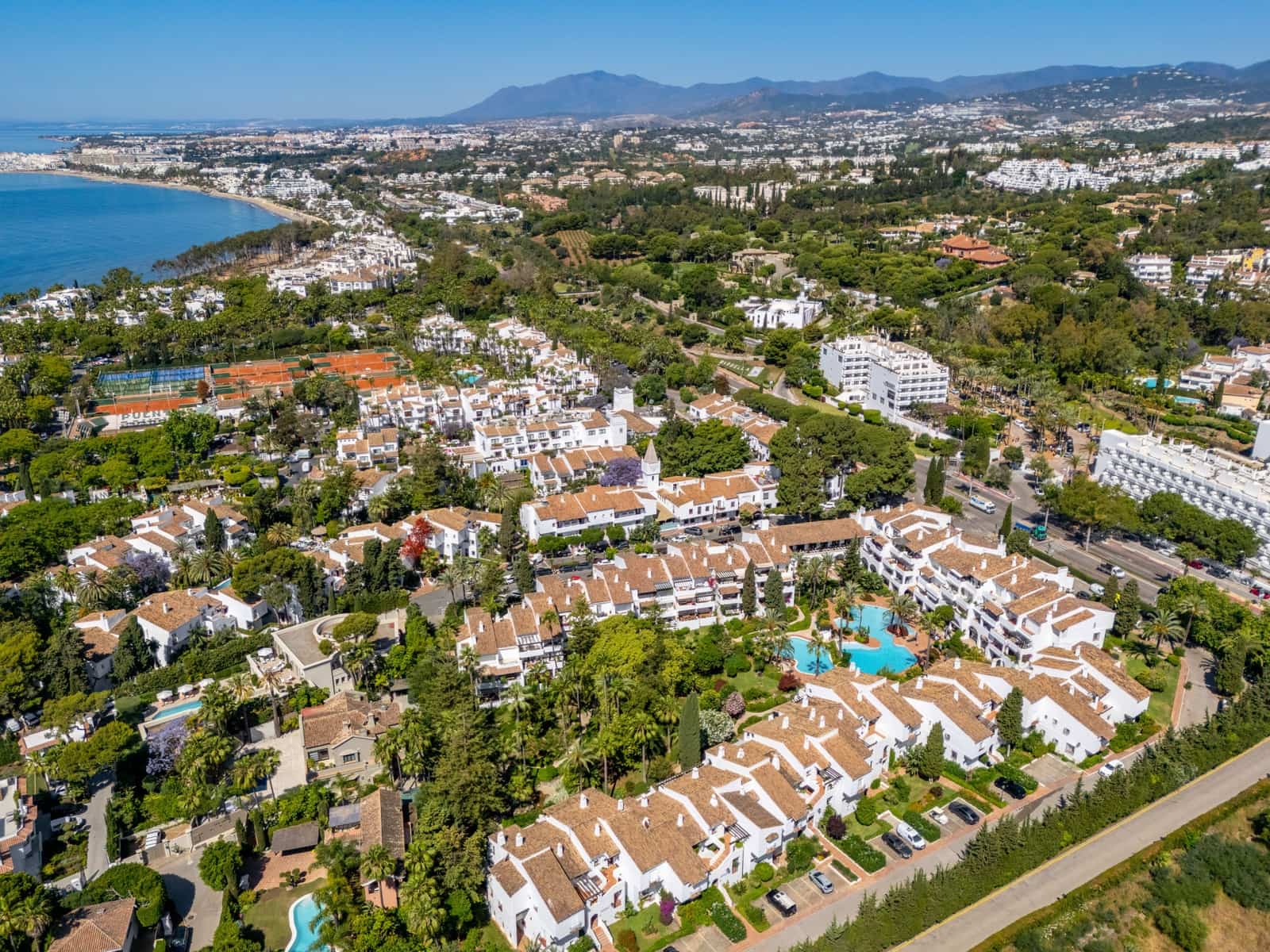 2 bedroom Apartment for sale in Marbella with pool garage - € 2,425,000 (Ref: 8798493)
