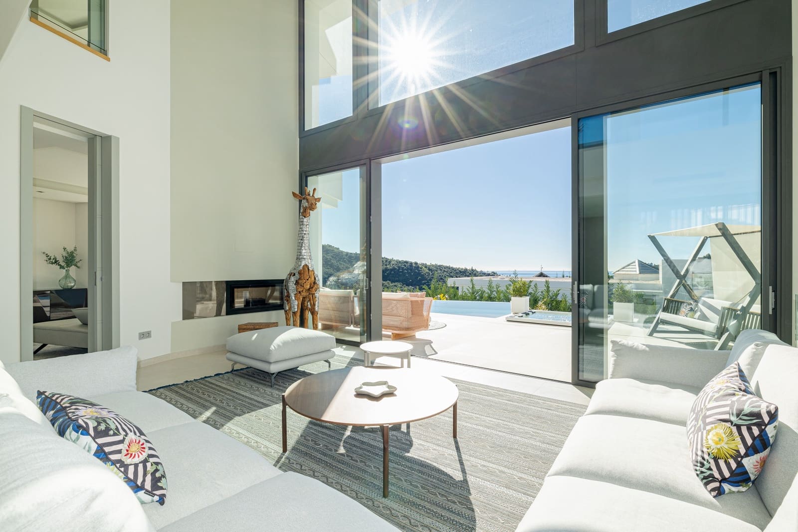 6 bedroom Villa for sale in Benahavis with pool garage - € 4,695,000 (Ref: 8809630)