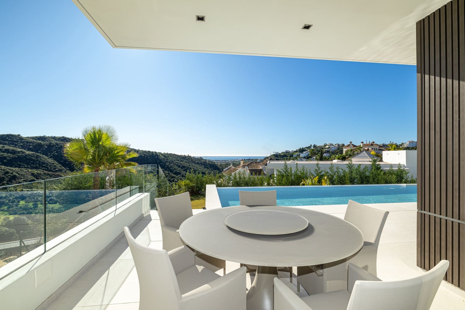 6 bedroom Villa for sale in Benahavis with pool garage - € 4,695,000 (Ref: 8809630)