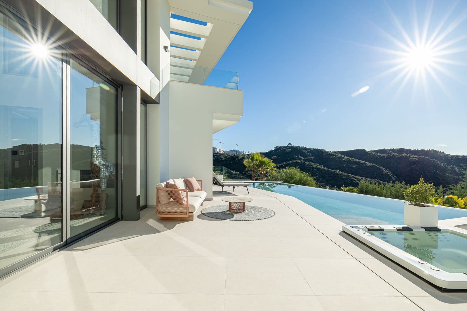 6 bedroom Villa for sale in Benahavis with pool garage - € 4,695,000 (Ref: 8809630)