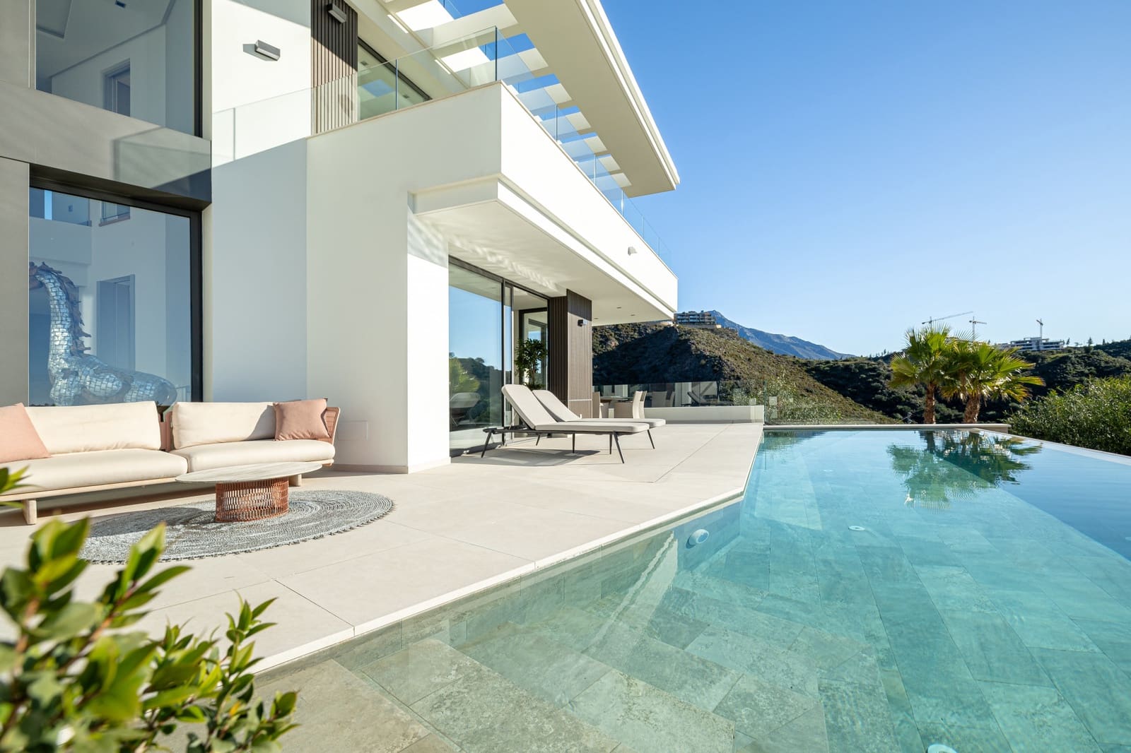 6 bedroom Villa for sale in Benahavis with pool garage - € 4,695,000 (Ref: 8809630)