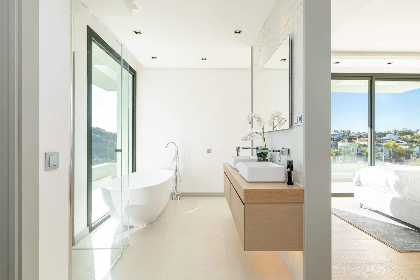 6 bedroom Villa for sale in Benahavis with pool garage - € 4,695,000 (Ref: 8809630)