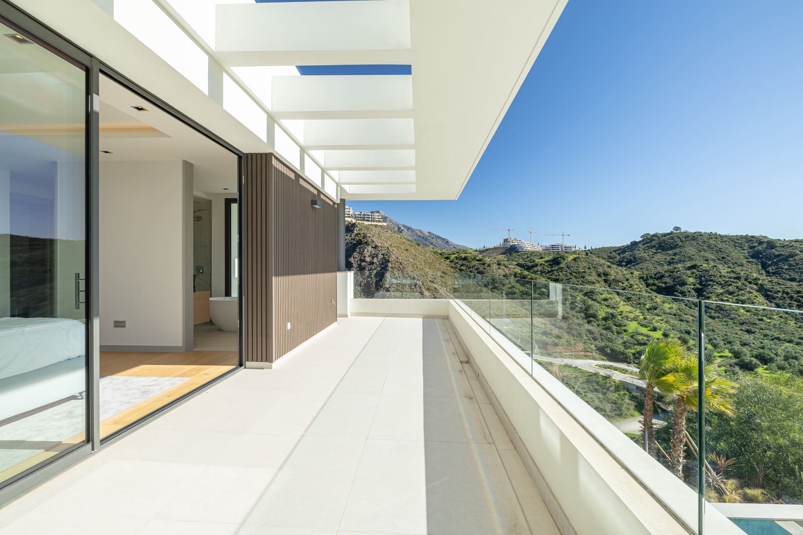 6 bedroom Villa for sale in Benahavis with pool garage - € 4,695,000 (Ref: 8809630)
