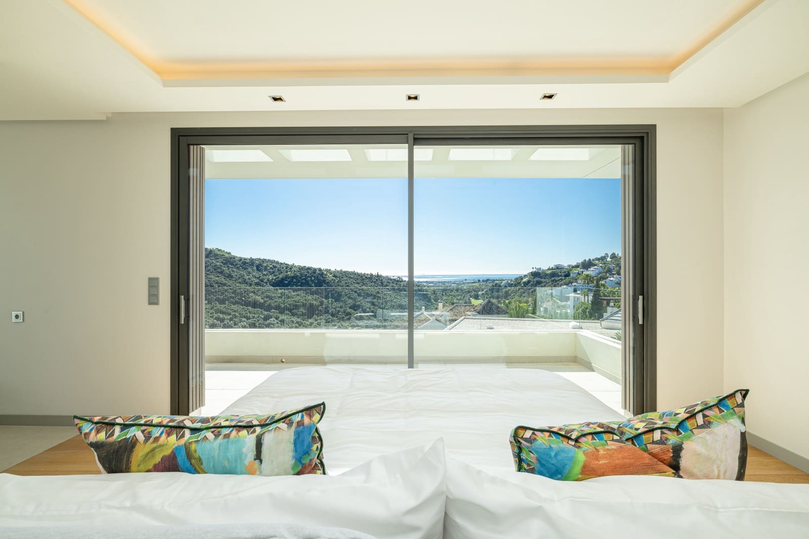 6 bedroom Villa for sale in Benahavis with pool garage - € 4,695,000 (Ref: 8809630)
