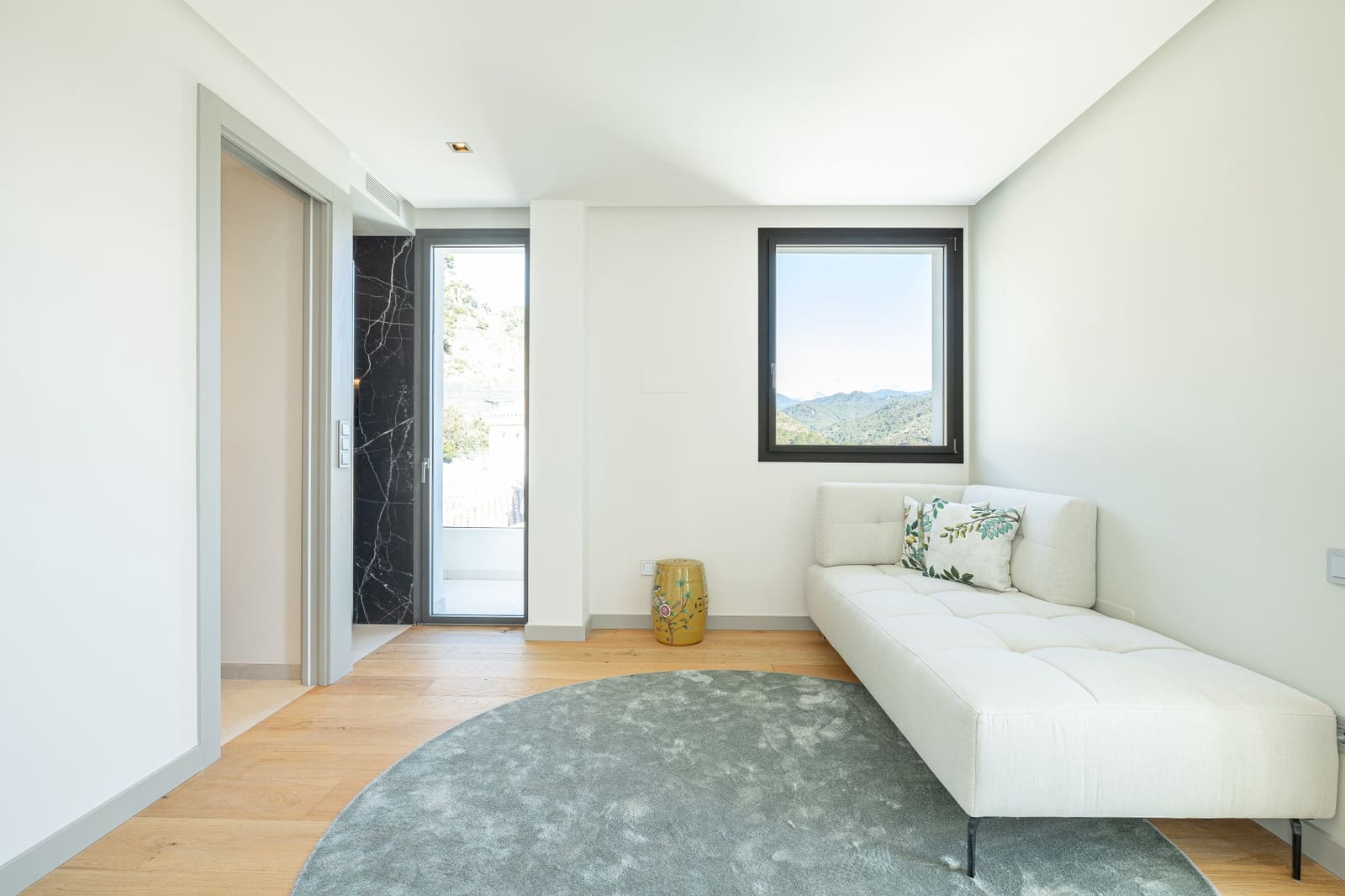 6 bedroom Villa for sale in Benahavis with pool garage - € 4,695,000 (Ref: 8809630)