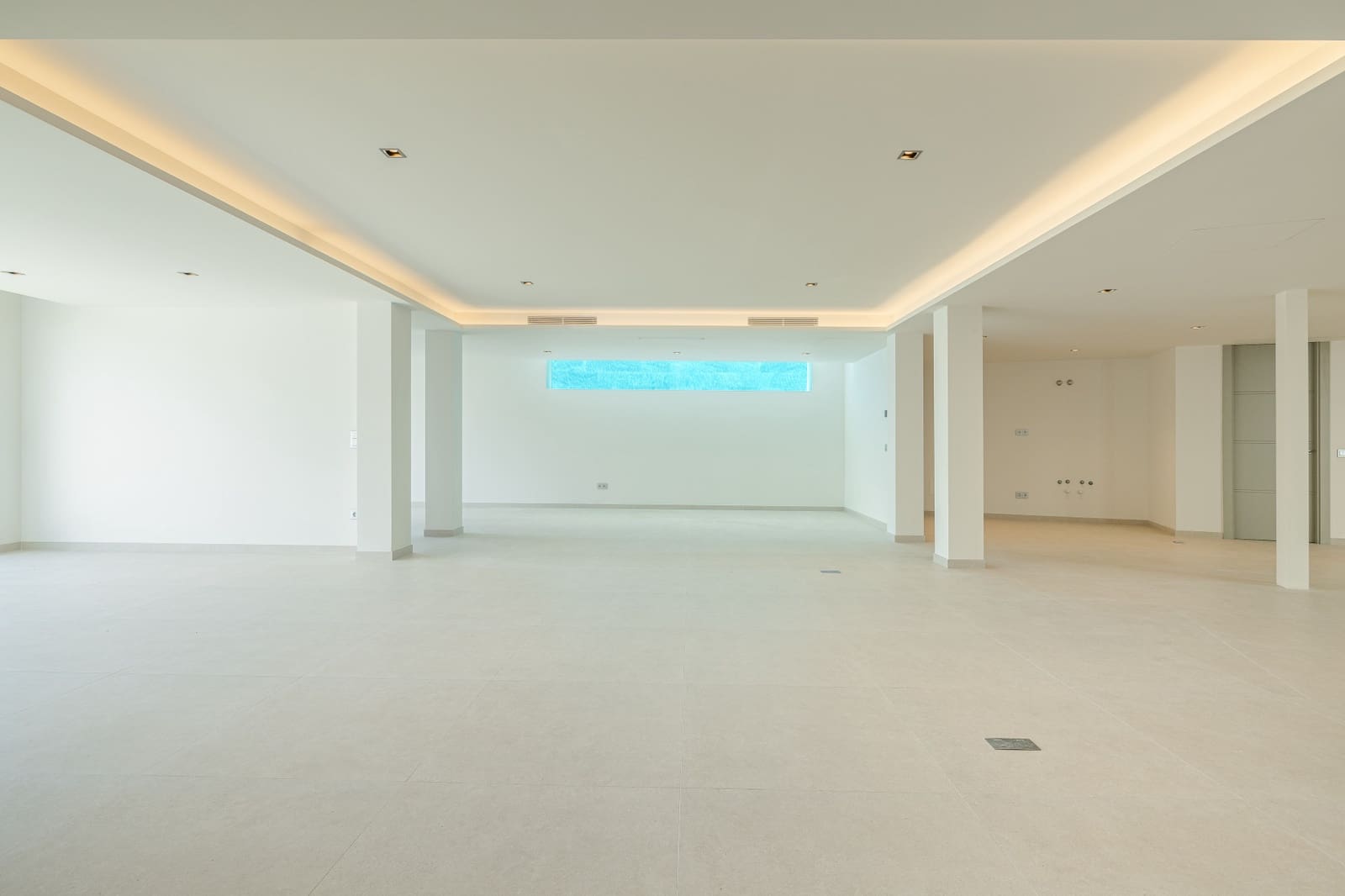 6 bedroom Villa for sale in Benahavis with pool garage - € 4,695,000 (Ref: 8809630)