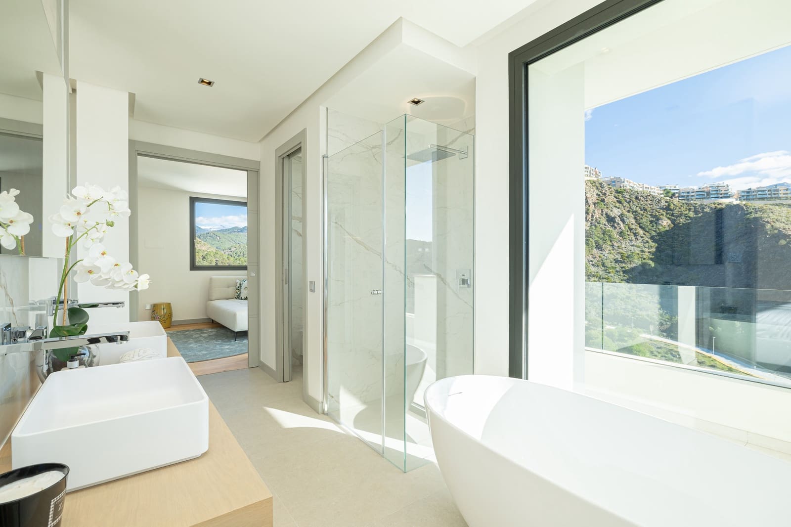 6 bedroom Villa for sale in Benahavis with pool garage - € 4,695,000 (Ref: 8809630)