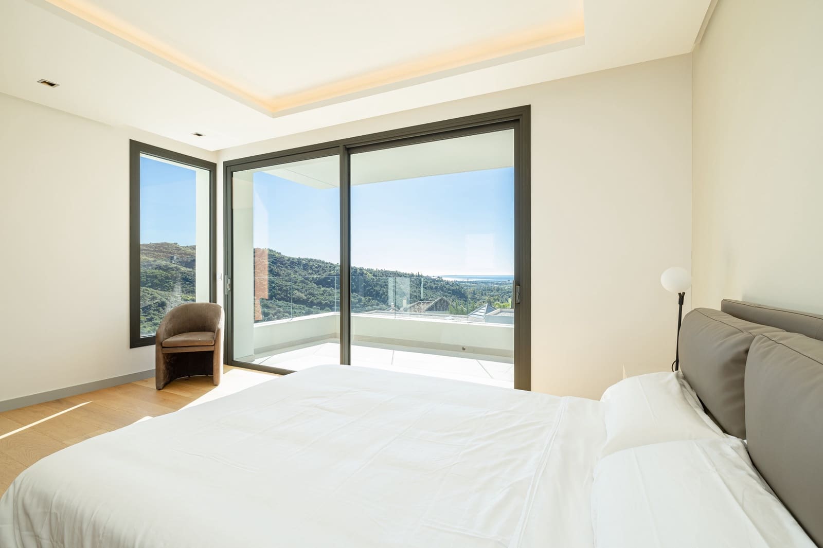 6 bedroom Villa for sale in Benahavis with pool garage - € 4,695,000 (Ref: 8809630)