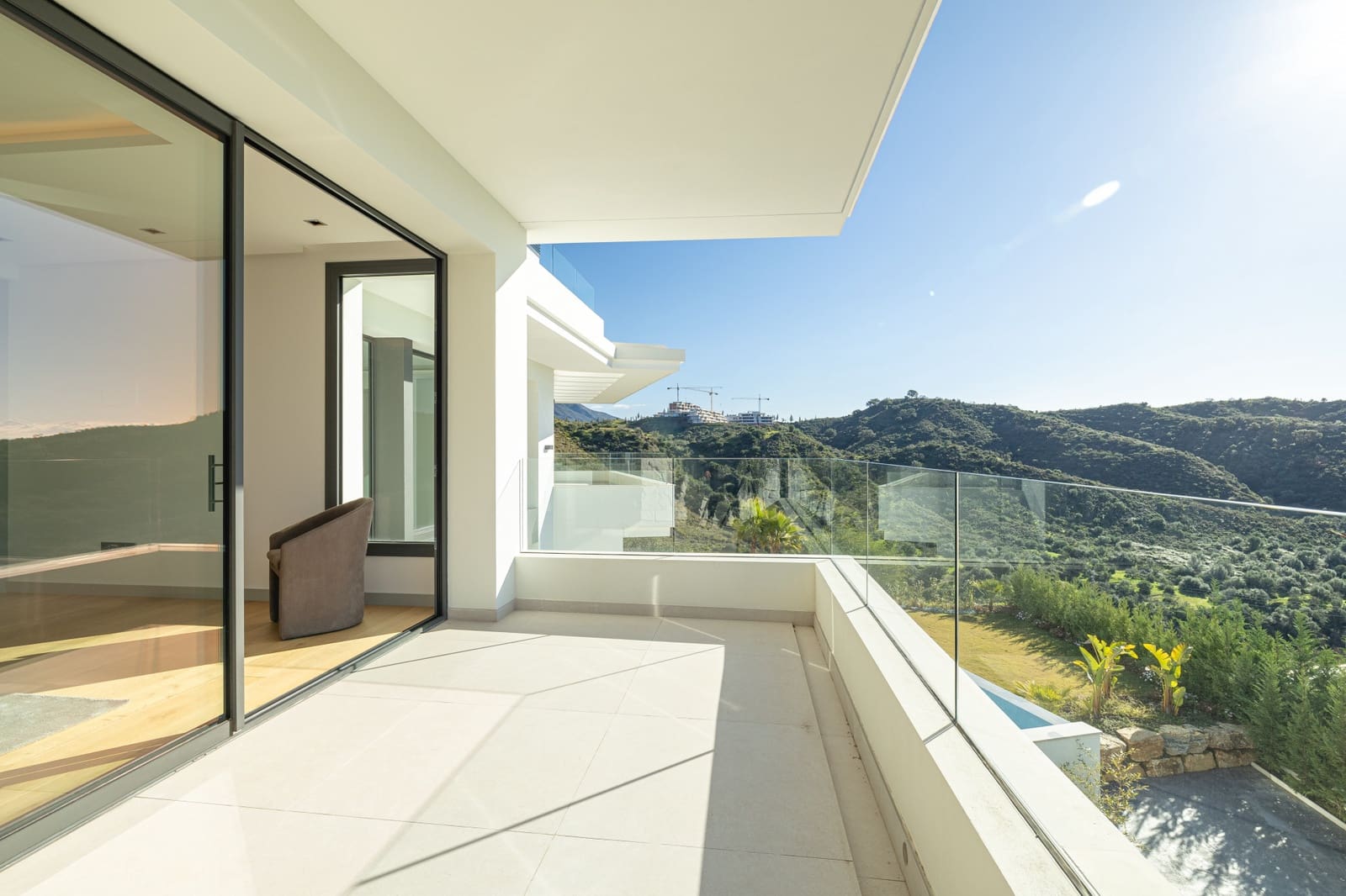 6 bedroom Villa for sale in Benahavis with pool garage - € 4,695,000 (Ref: 8809630)