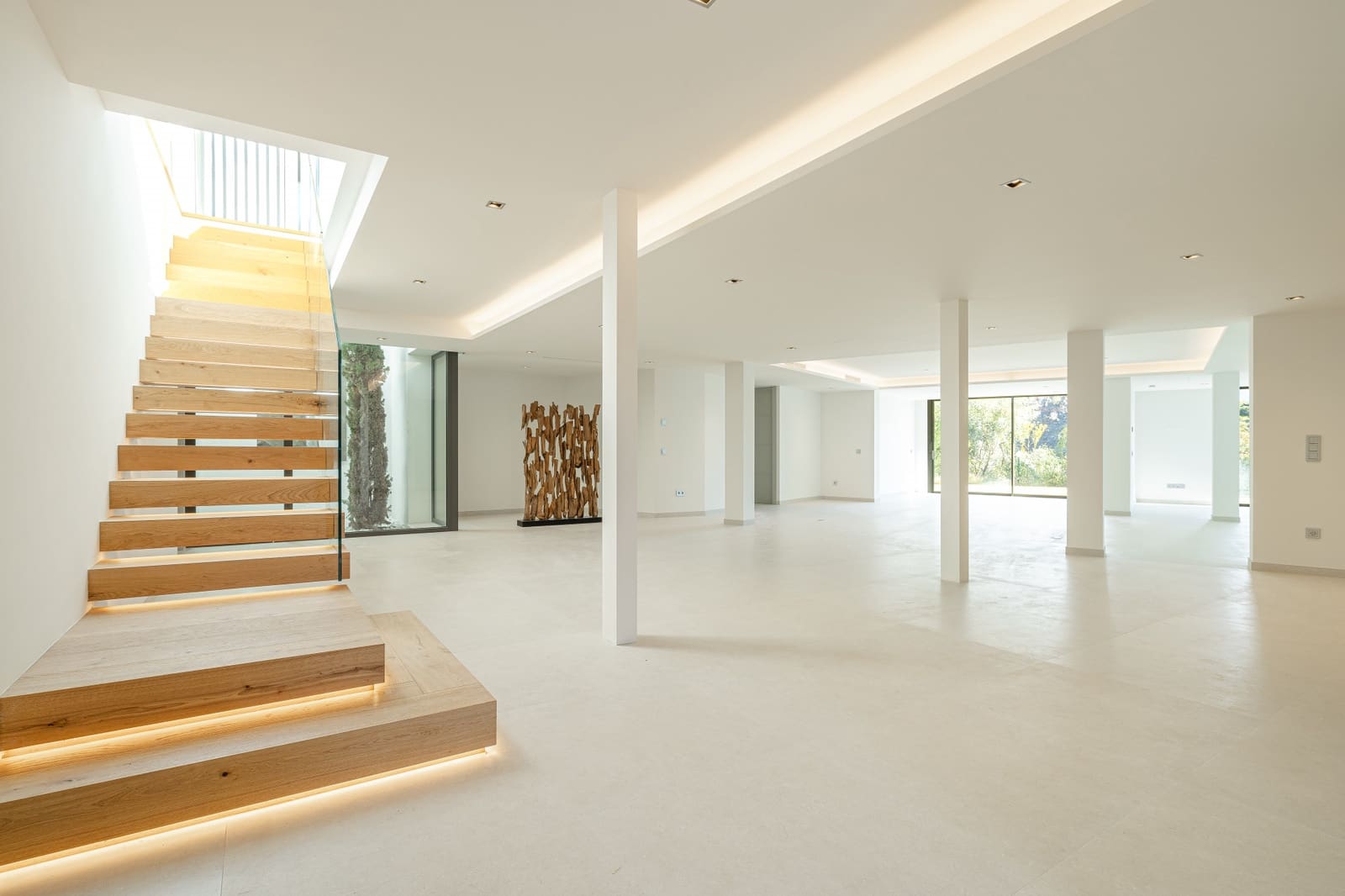 6 bedroom Villa for sale in Benahavis with pool garage - € 4,695,000 (Ref: 8809630)