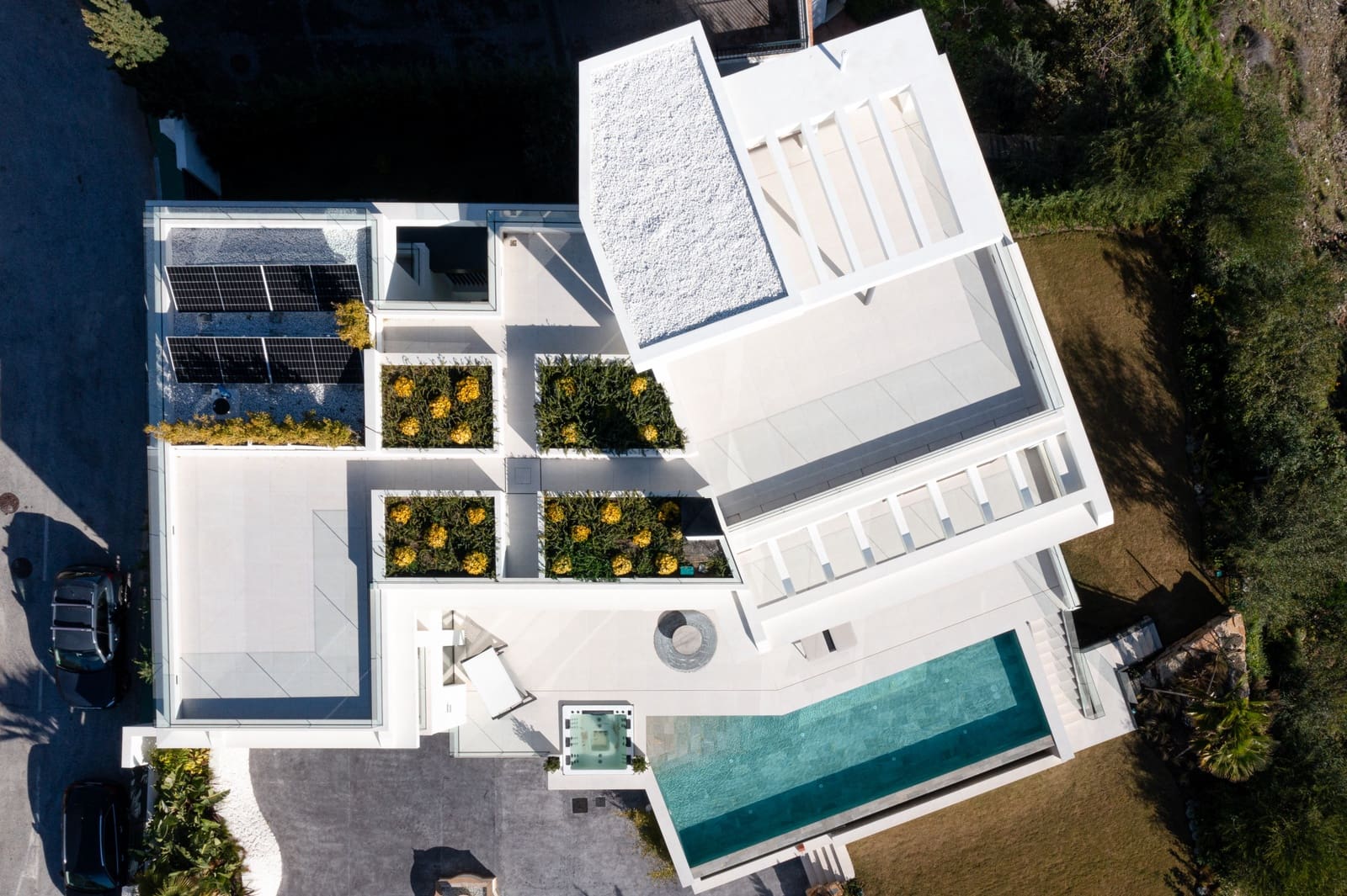 6 bedroom Villa for sale in Benahavis with pool garage - € 4,695,000 (Ref: 8809630)