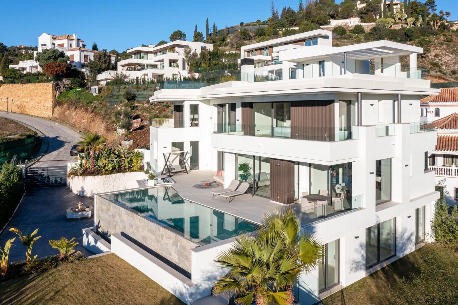 6 bedroom Villa for sale in Benahavis with pool garage - € 4,695,000 (Ref: 8809630)