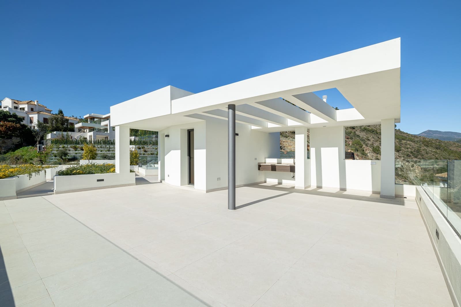 6 bedroom Villa for sale in Benahavis with pool garage - € 4,695,000 (Ref: 8809630)