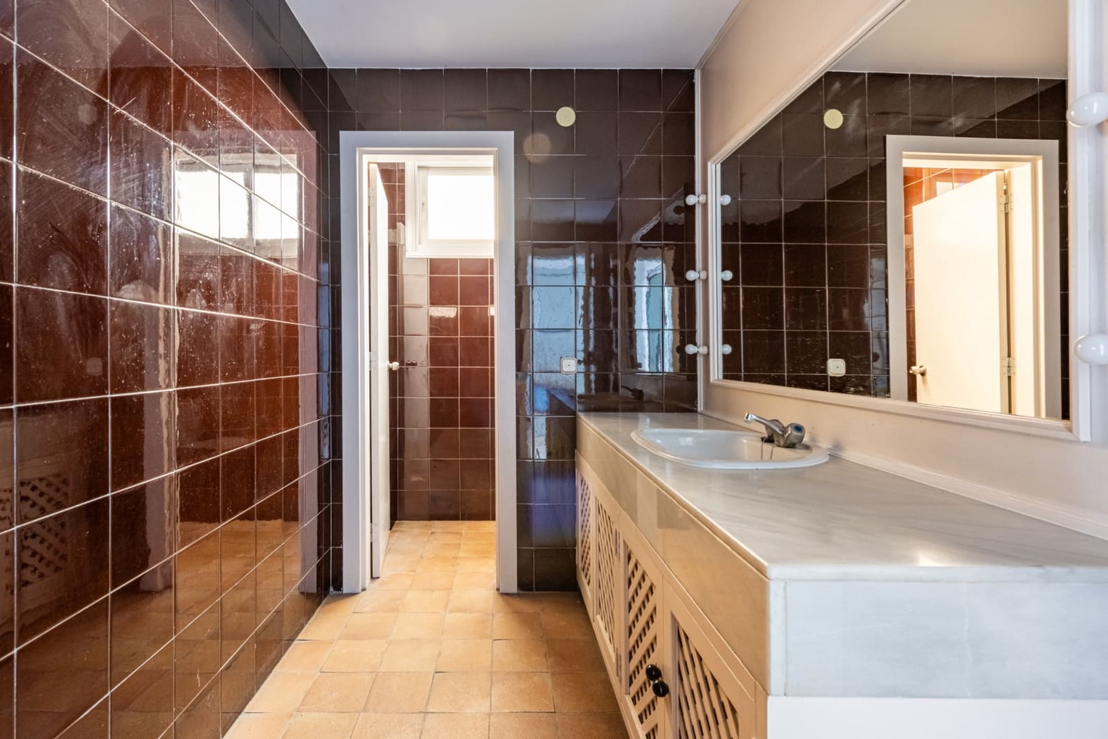 Gewerbe zu verkaufen in Marbella mit Pool - 595.000 € (Ref: 8817474)