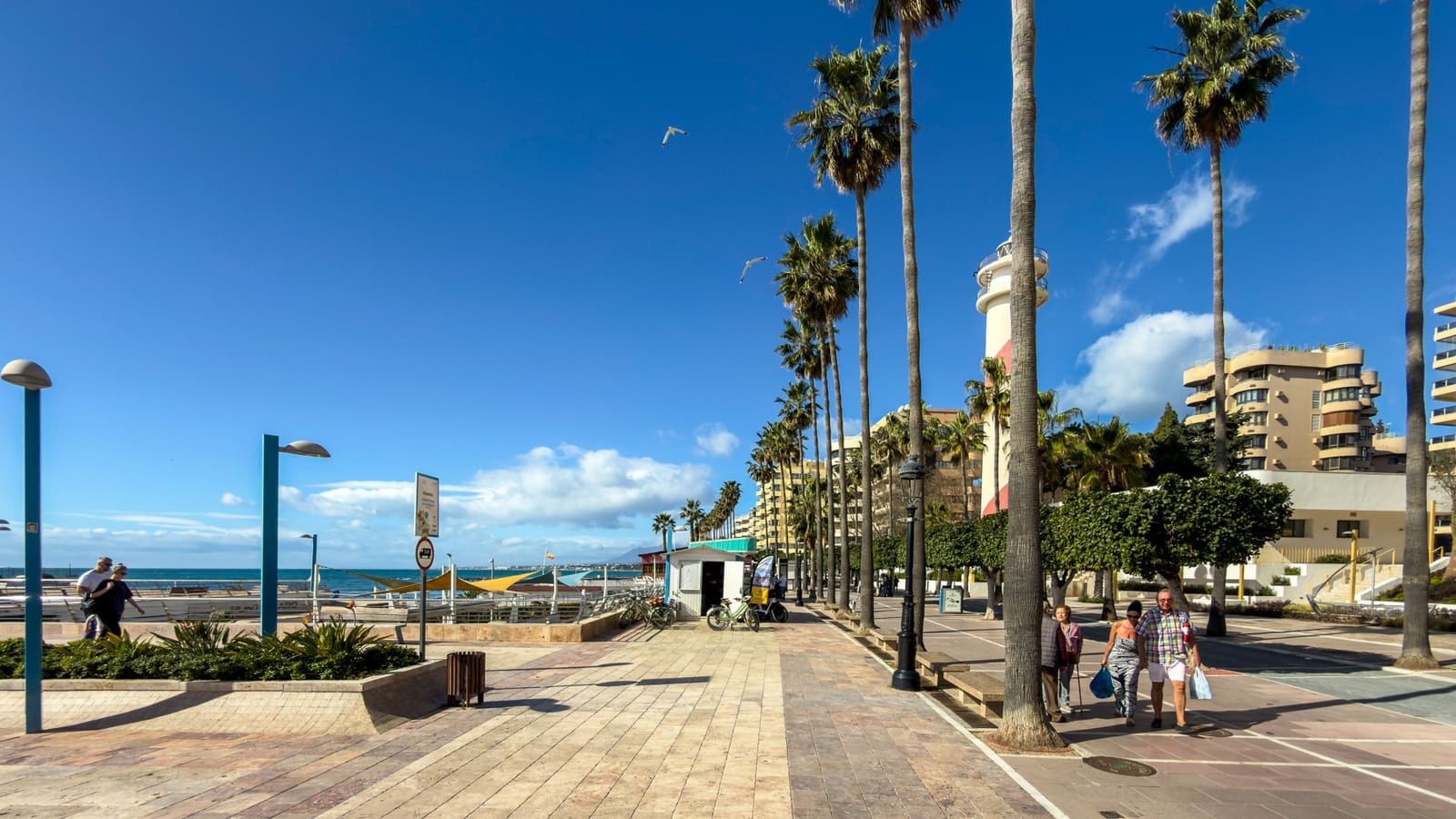 Commercial for sale in Marbella with pool - € 595,000 (Ref: 8817474)