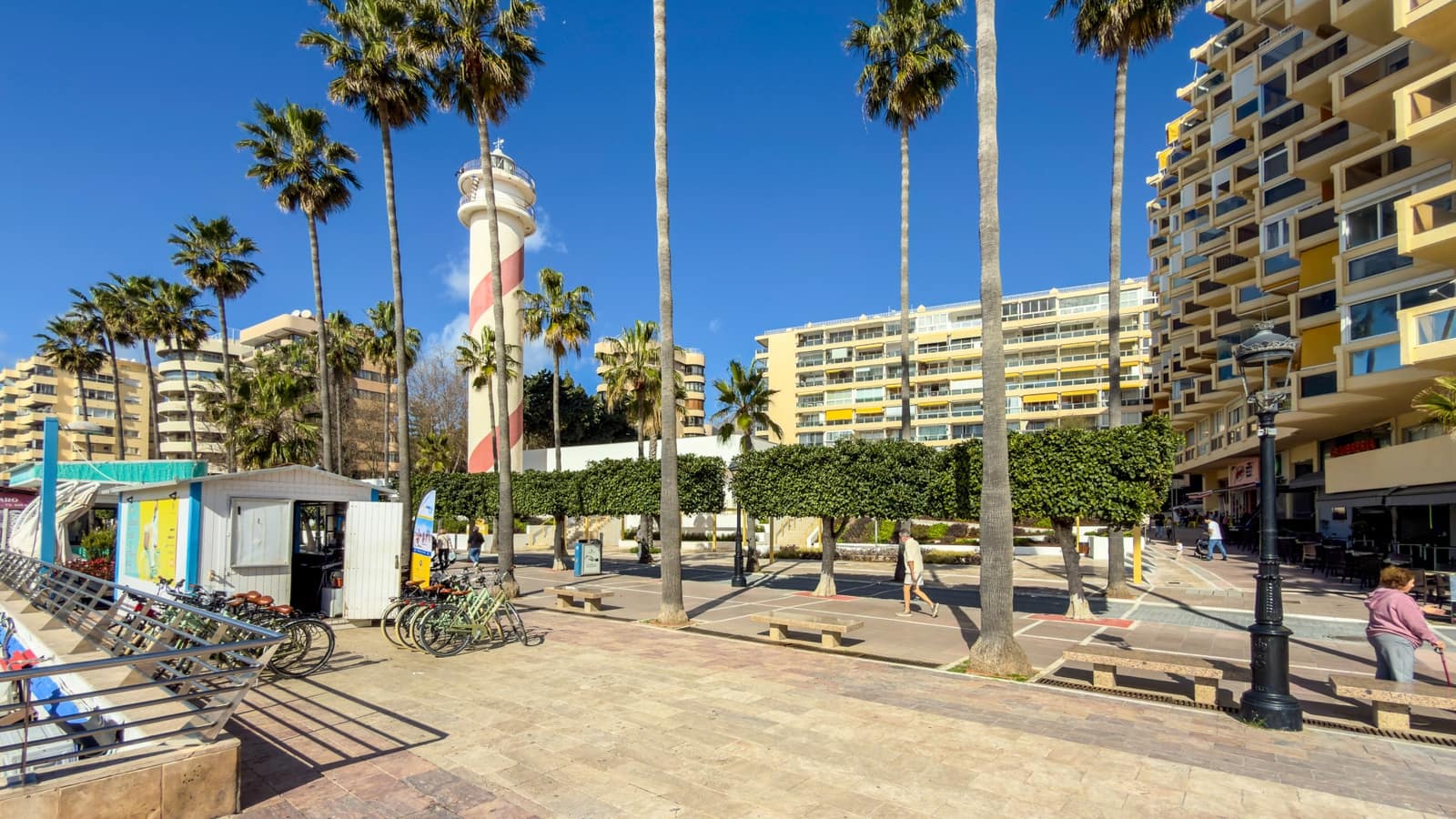 Commercial for sale in Marbella with pool - € 595,000 (Ref: 8817474)