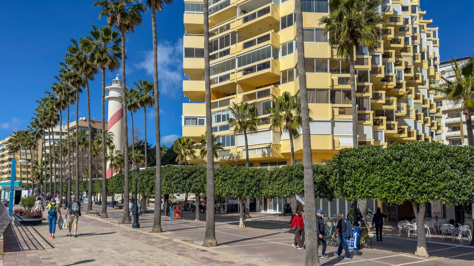 Commercial for sale in Marbella with pool - € 595,000 (Ref: 8817474)