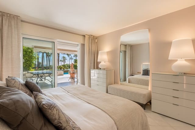 Apartamento de 3 habitaciones en Marbella en venta con piscina garaje - 3.850.000 € (Ref: 8817475)