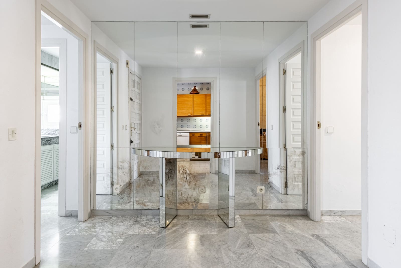 2 bedroom Penthouse for sale in Marbella with pool garage - € 2,500,000 (Ref: 8822203)