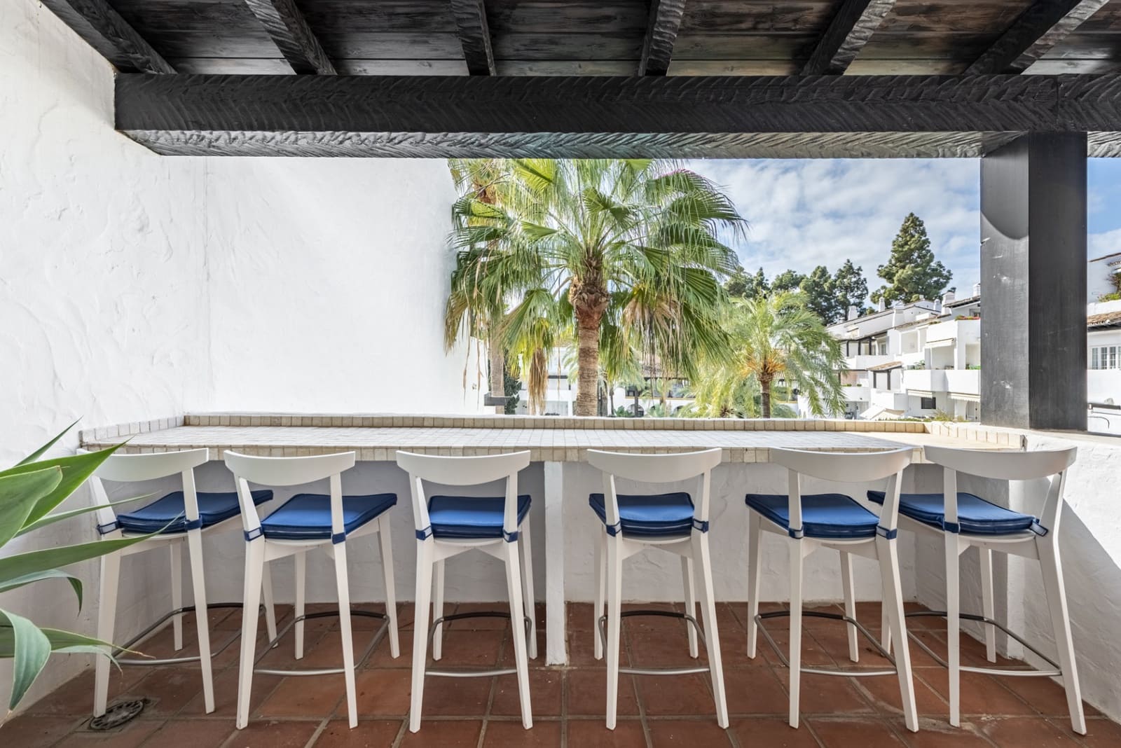 2 bedroom Penthouse for sale in Marbella with pool garage - € 2,500,000 (Ref: 8822203)