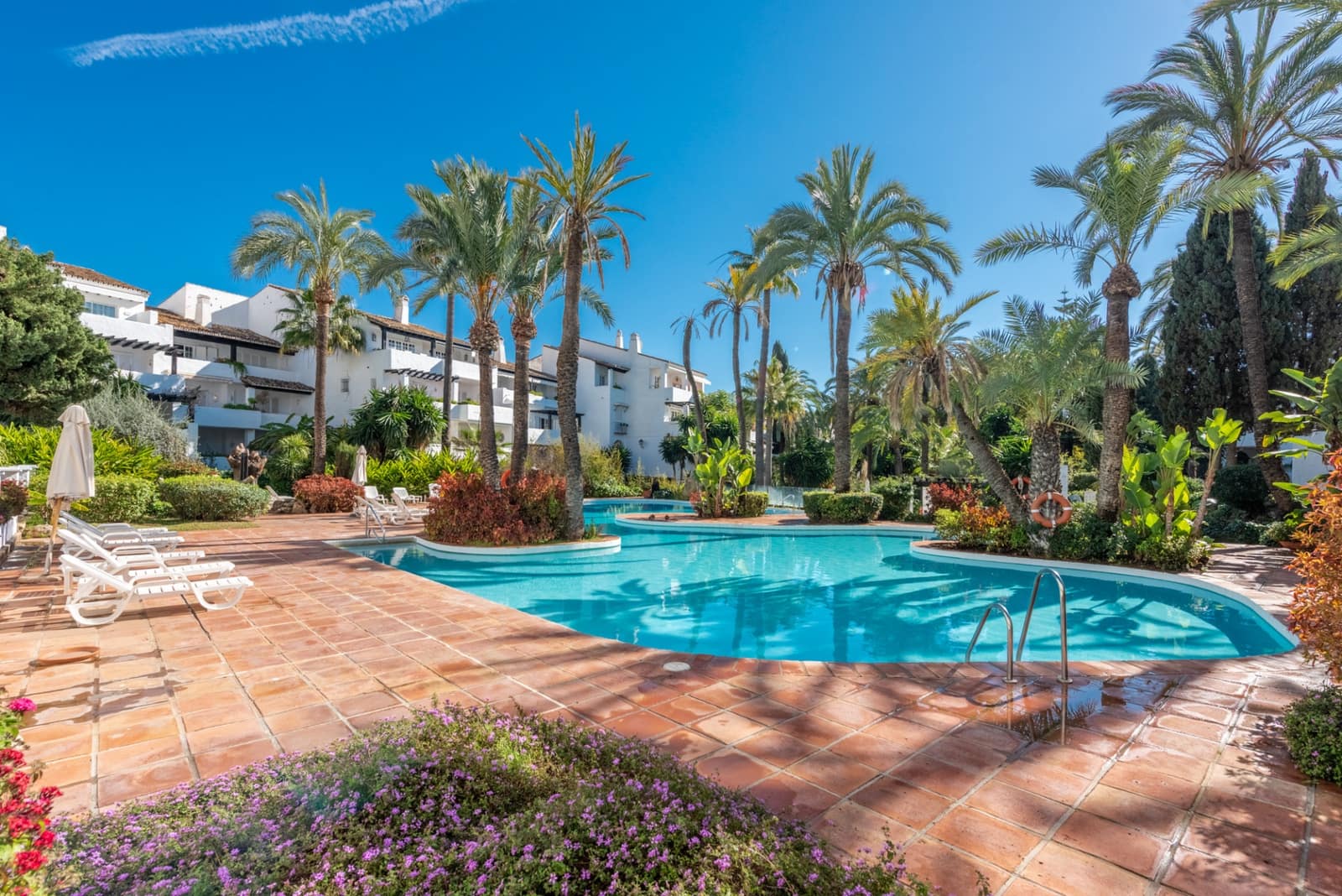 2 bedroom Penthouse for sale in Marbella with pool garage - € 2,500,000 (Ref: 8822203)
