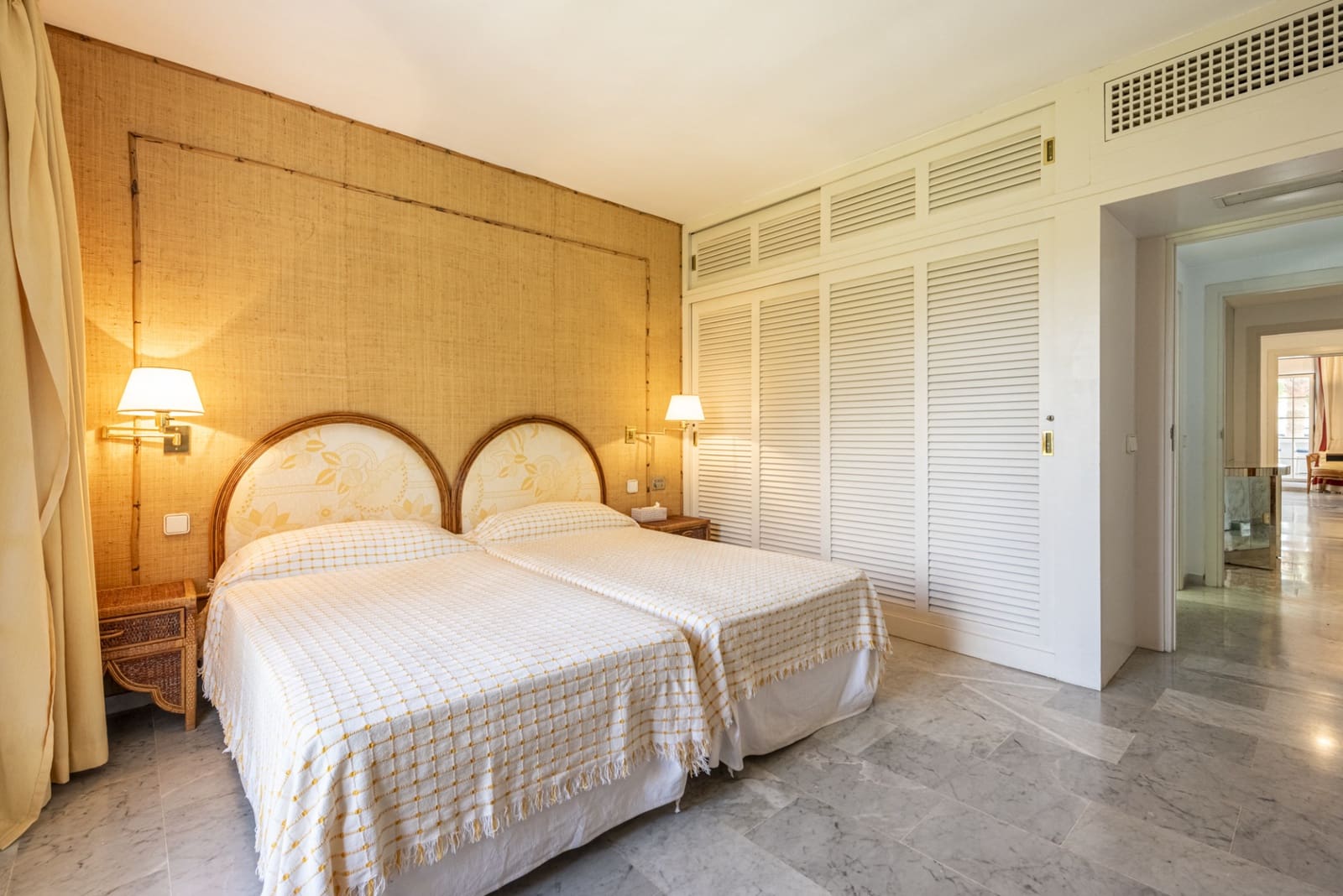 2 bedroom Penthouse for sale in Marbella with pool garage - € 2,500,000 (Ref: 8822203)