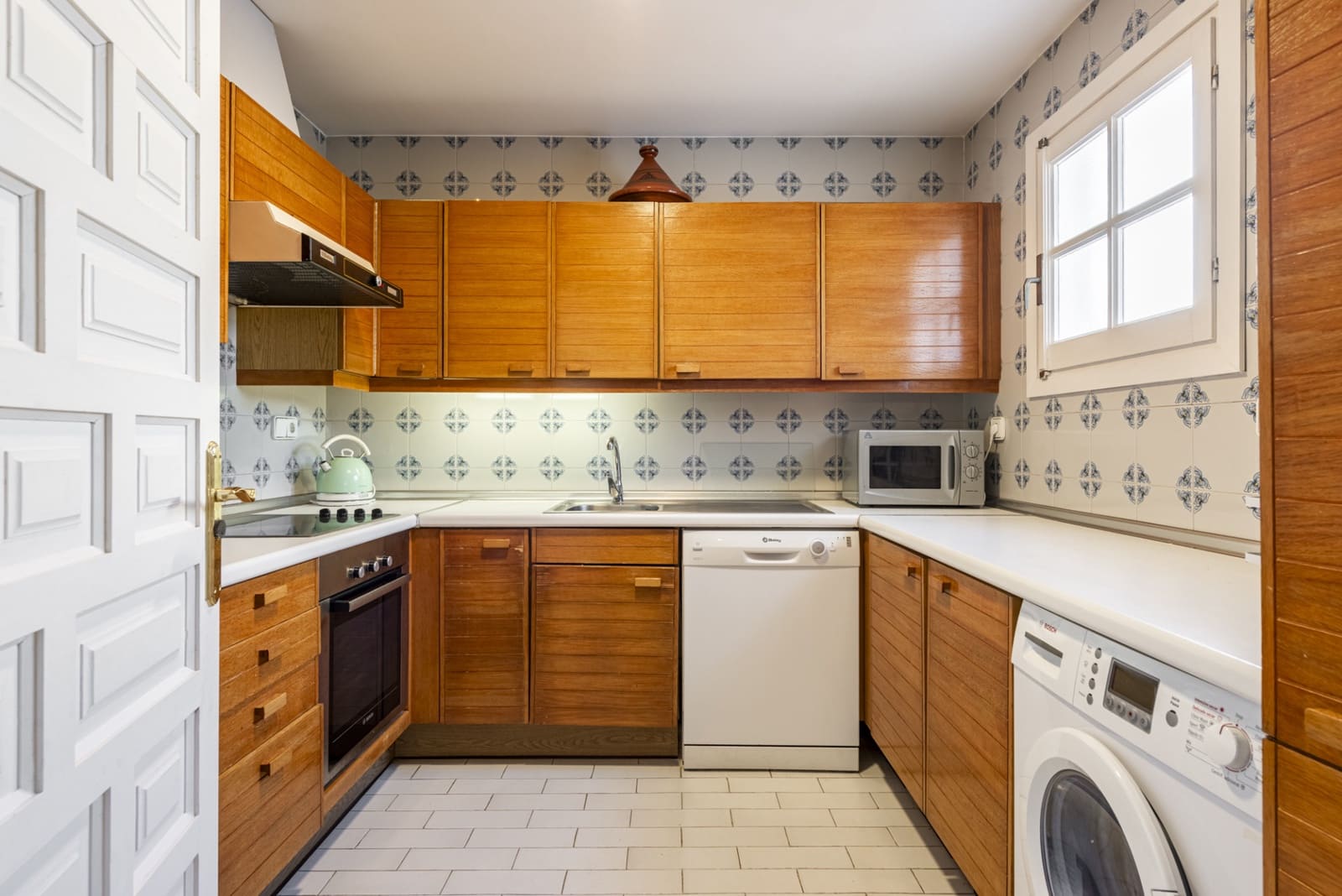 2 bedroom Penthouse for sale in Marbella with pool garage - € 2,500,000 (Ref: 8822203)