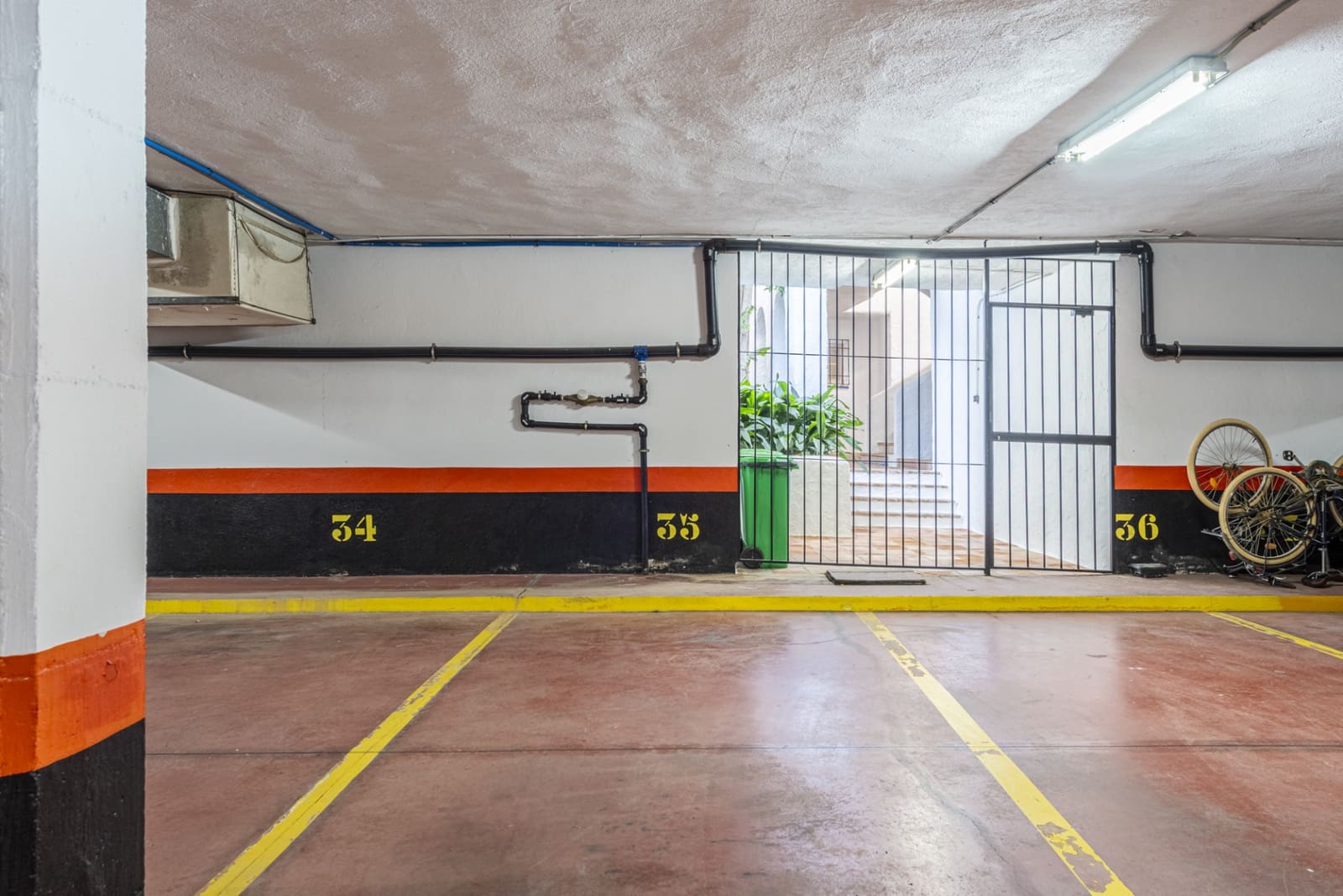 2 bedroom Penthouse for sale in Marbella with pool garage - € 2,500,000 (Ref: 8822203)