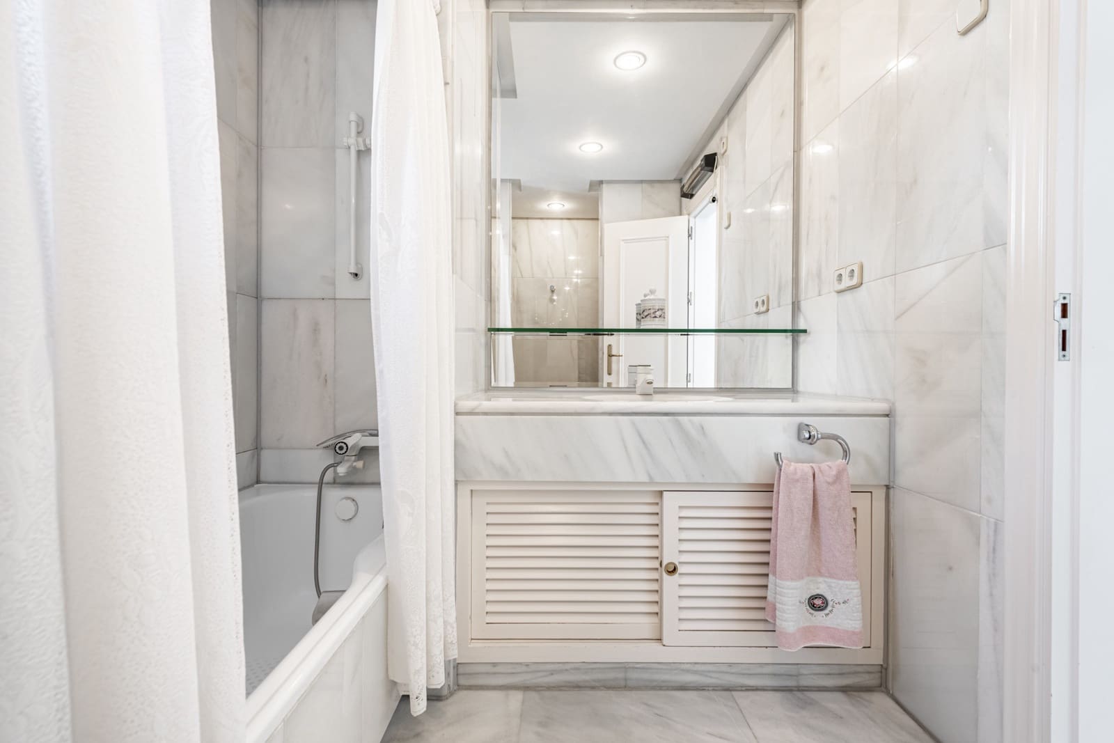 2 bedroom Apartment for sale in Marbella with pool garage - € 1,500,000 (Ref: 8822204)