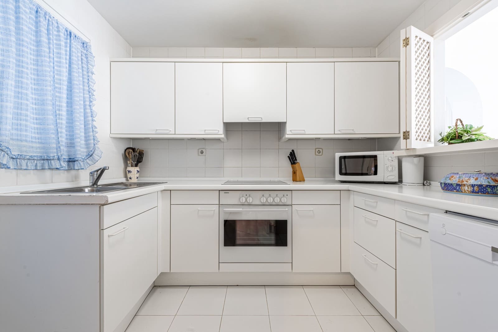 2 bedroom Apartment for sale in Marbella with pool garage - € 1,500,000 (Ref: 8822204)