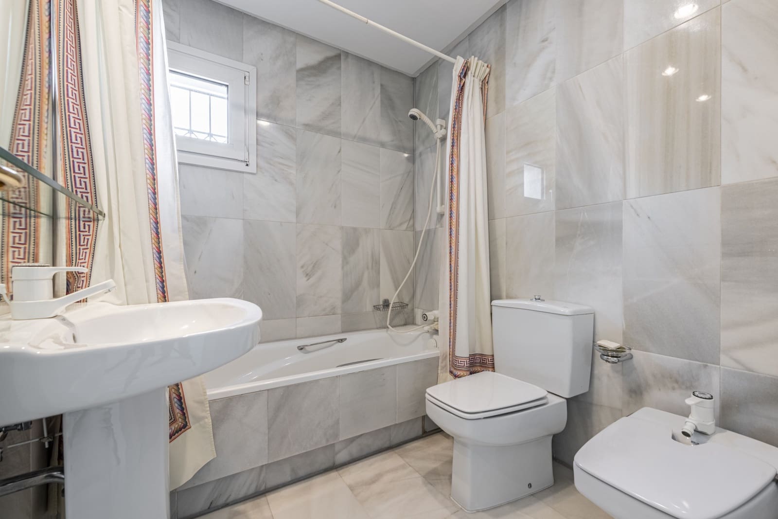 2 bedroom Apartment for sale in Marbella with pool garage - € 1,500,000 (Ref: 8822204)