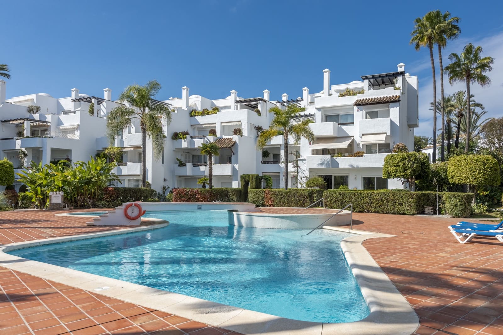 2 bedroom Apartment for sale in Marbella with pool garage - € 1,500,000 (Ref: 8822204)
