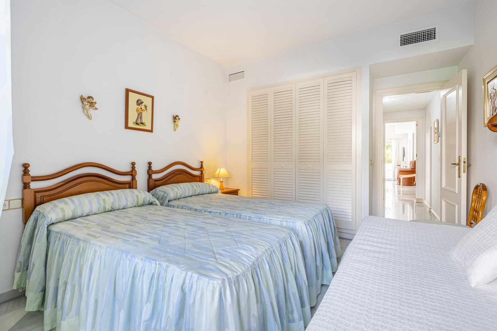 2 bedroom Apartment for sale in Marbella with pool garage - € 1,500,000 (Ref: 8822204)