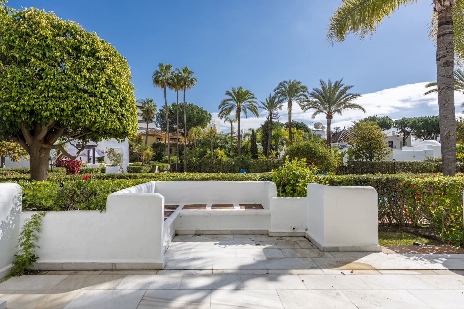 2 bedroom Apartment for sale in Marbella with pool garage - € 1,500,000 (Ref: 8822204)