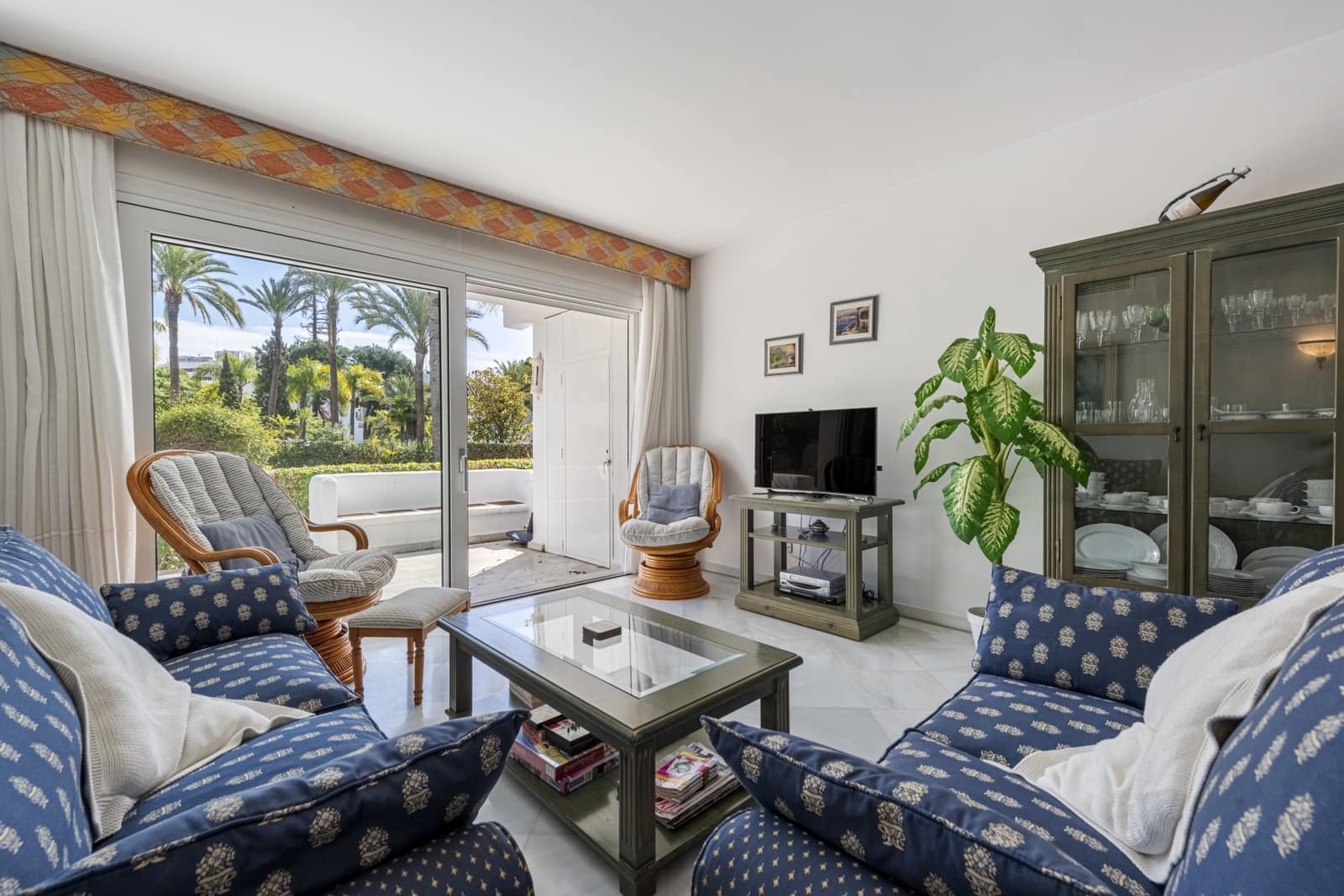 2 bedroom Apartment for sale in Marbella with pool garage - € 1,500,000 (Ref: 8822204)