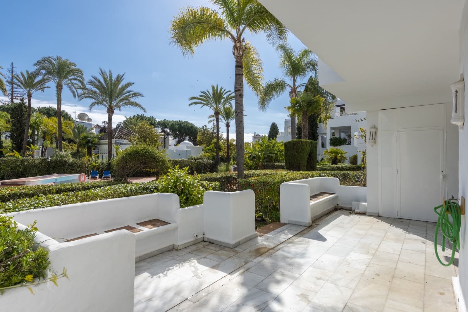 2 bedroom Apartment for sale in Marbella with pool garage - € 1,500,000 (Ref: 8822204)