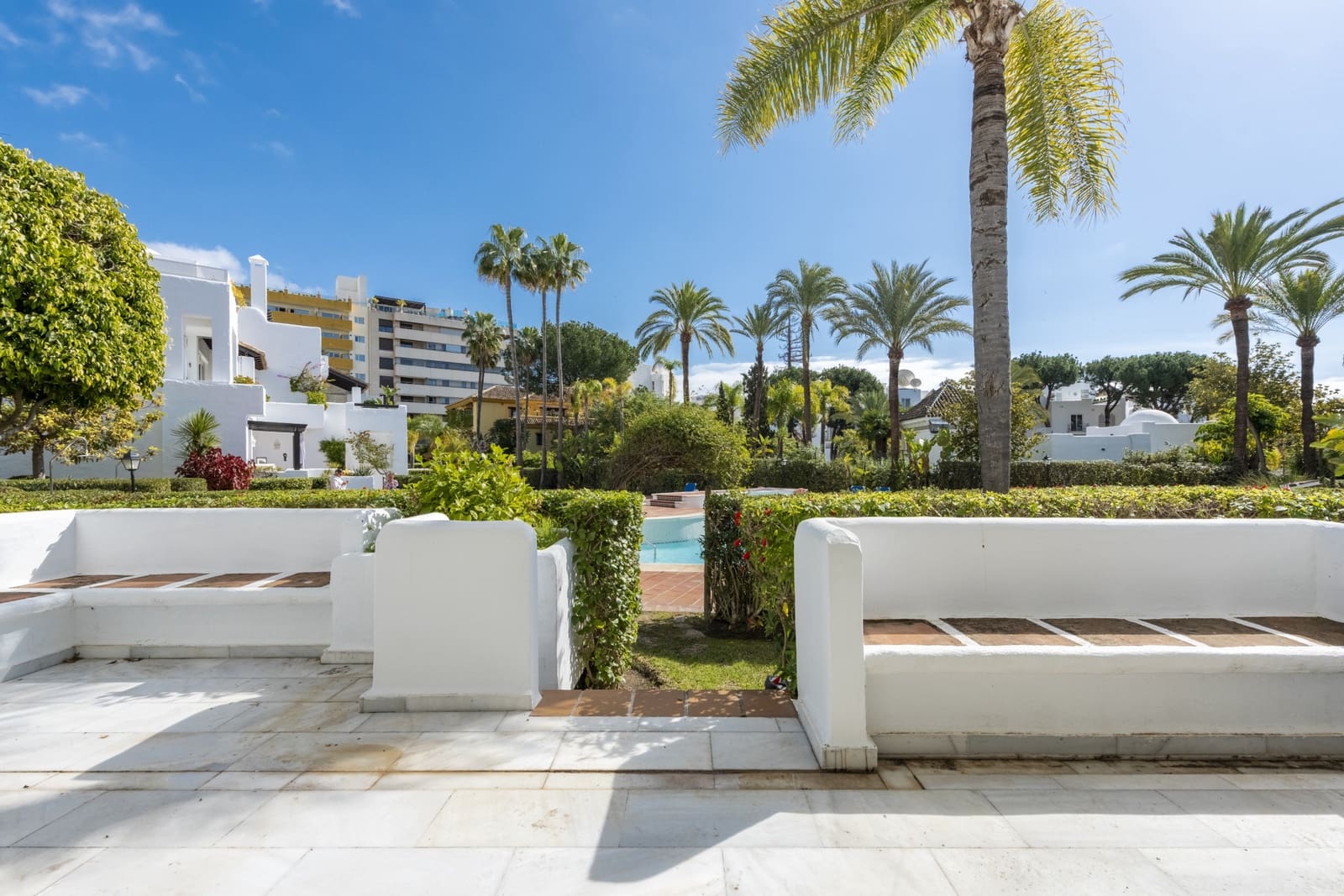 2 bedroom Apartment for sale in Marbella with pool garage - € 1,500,000 (Ref: 8822204)