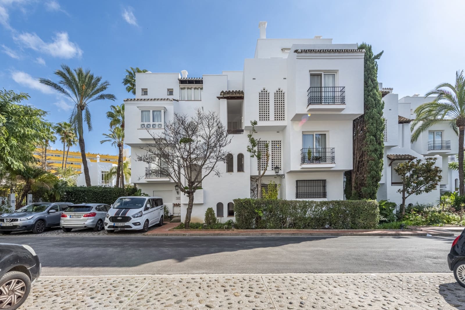 2 bedroom Apartment for sale in Marbella with pool garage - € 1,500,000 (Ref: 8822204)