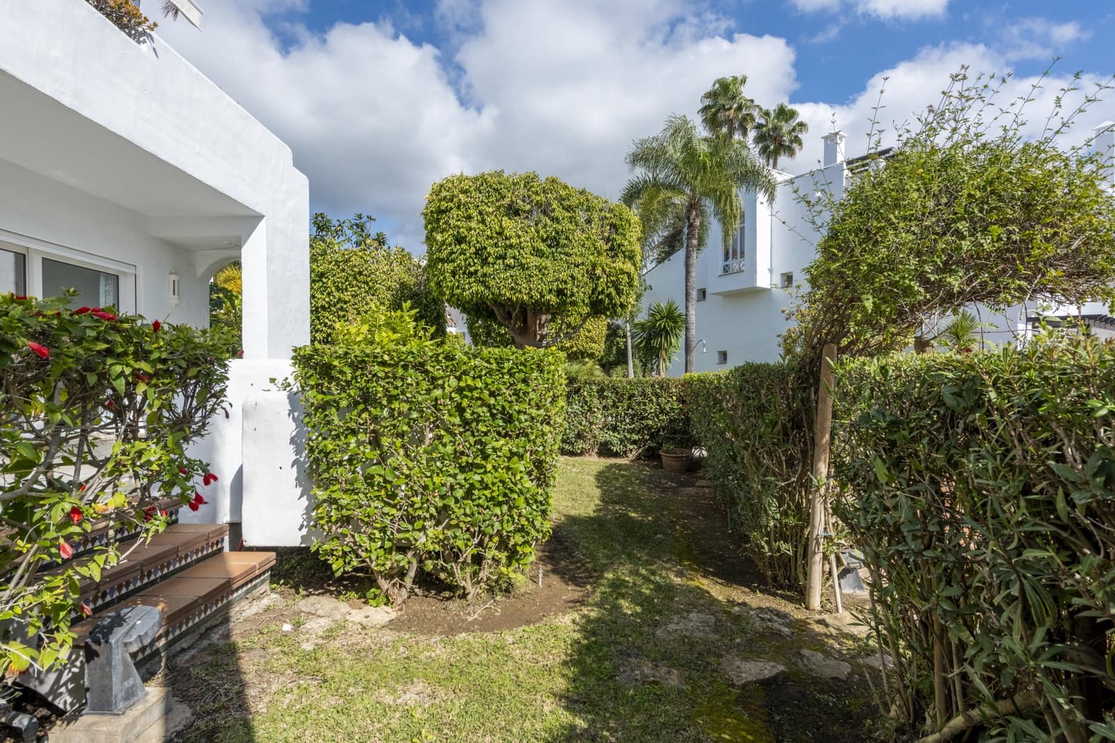 2 bedroom Apartment for sale in Marbella with pool garage - € 1,500,000 (Ref: 8822204)