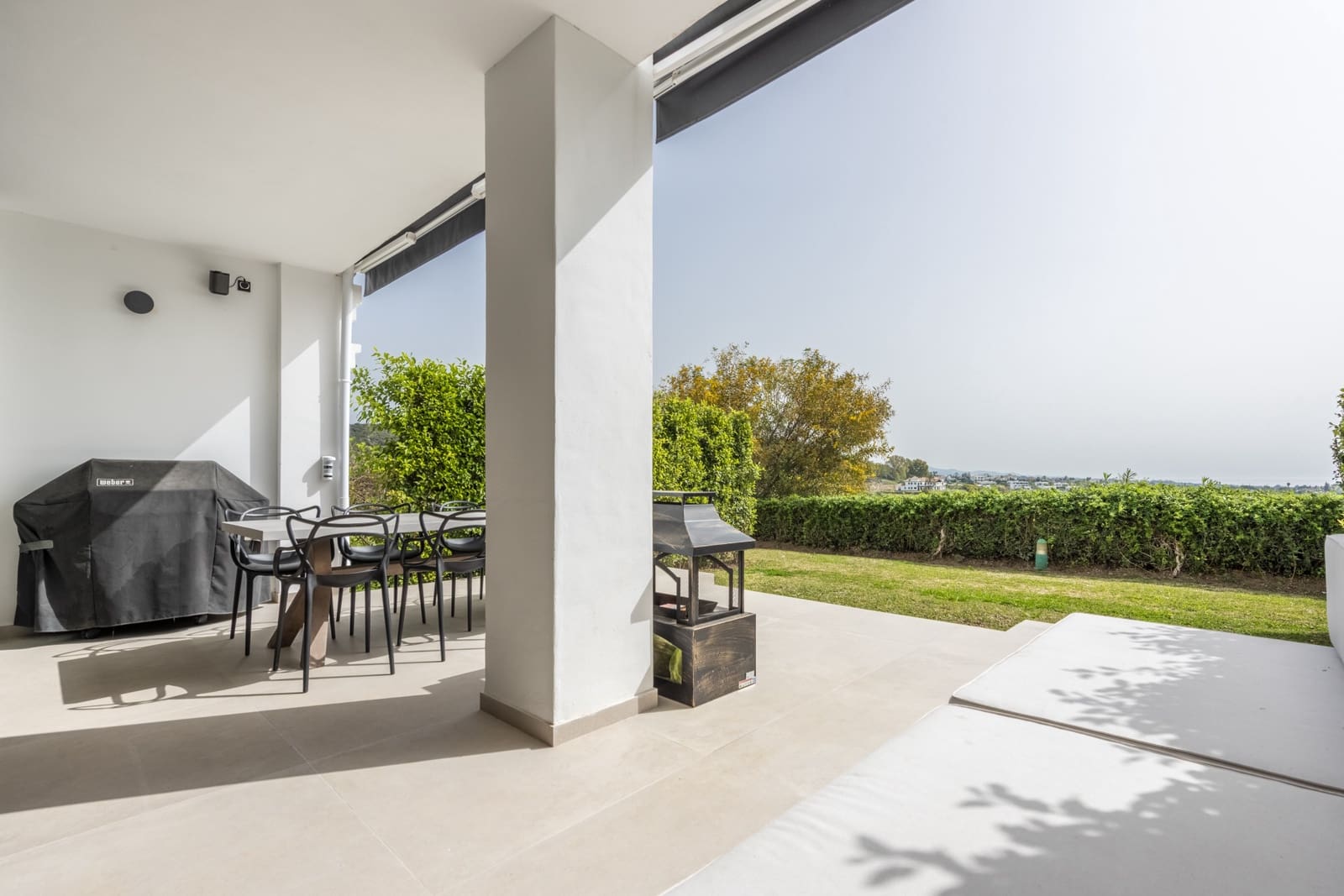 4 soveværelse Byhus til salg i La Quinta med swimmingpool garage - € 1.495.000 (Ref: 8834599)