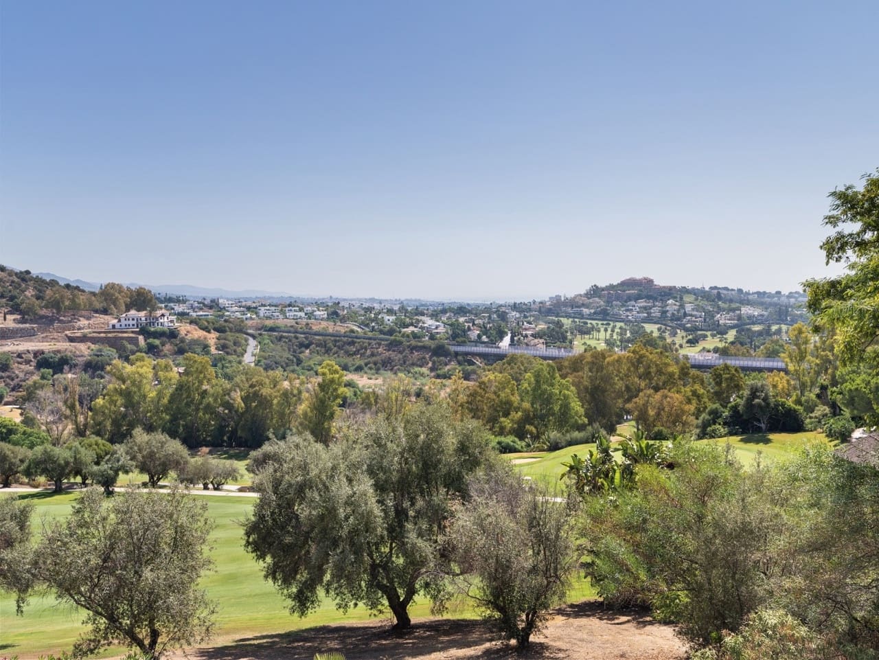 4 soveværelse Byhus til salg i La Quinta med swimmingpool garage - € 1.495.000 (Ref: 8834599)