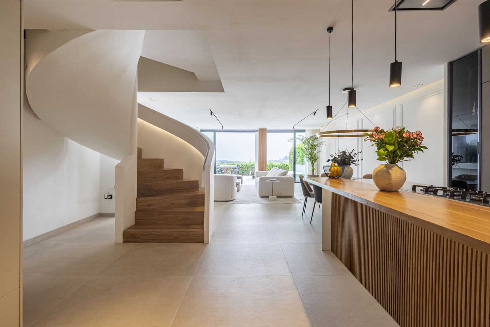4 soveværelse Byhus til salg i La Quinta med swimmingpool garage - € 1.495.000 (Ref: 8834599)