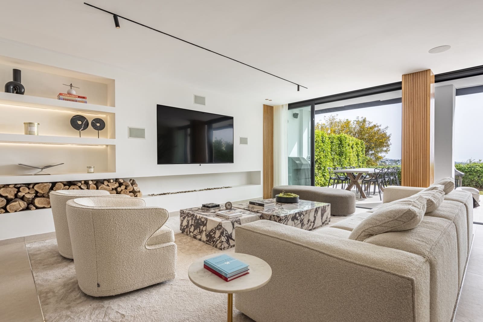 4 soveværelse Byhus til salg i La Quinta med swimmingpool garage - € 1.495.000 (Ref: 8834599)