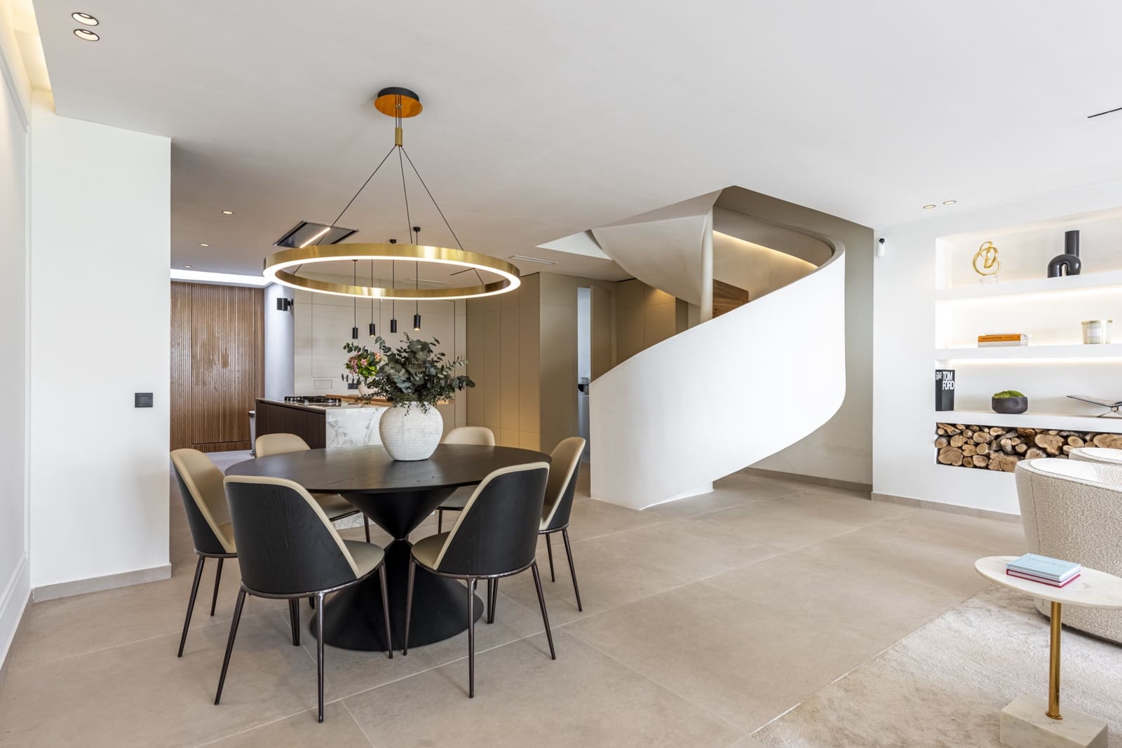 4 soveværelse Byhus til salg i La Quinta med swimmingpool garage - € 1.495.000 (Ref: 8834599)