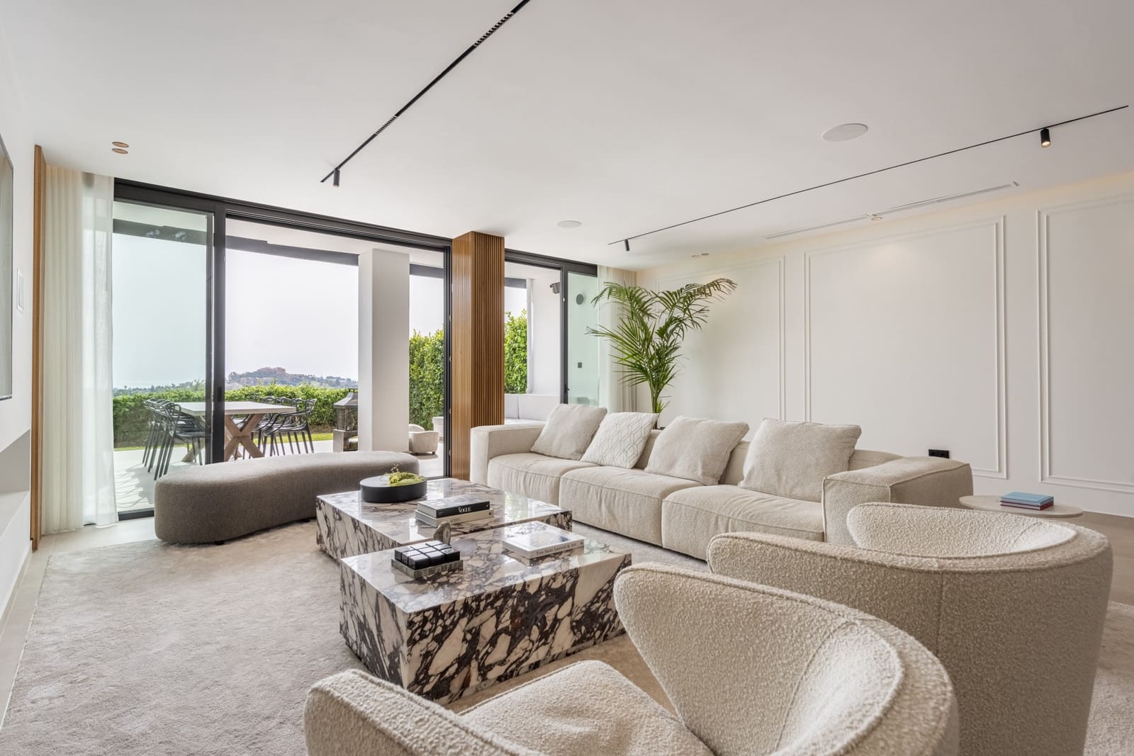 4 soveværelse Byhus til salg i La Quinta med swimmingpool garage - € 1.495.000 (Ref: 8834599)
