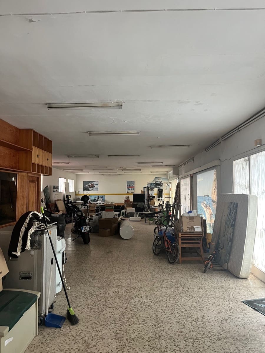 Kaupallinen vuokrattavana paikassa Golden Mile mukana 
autotalli - 8 000 € (Ref: 8837880)