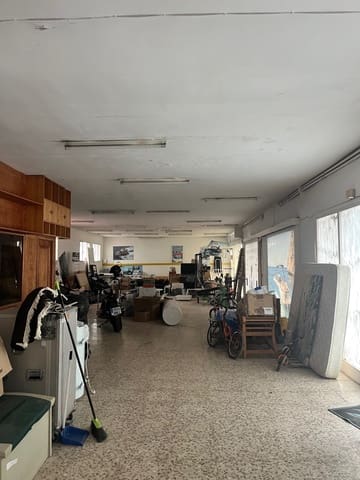 Kaupallinen vuokrattavana paikassa Golden Mile, Marbella mukana 
autotalli - 8 000 € (Ref: 8837880)