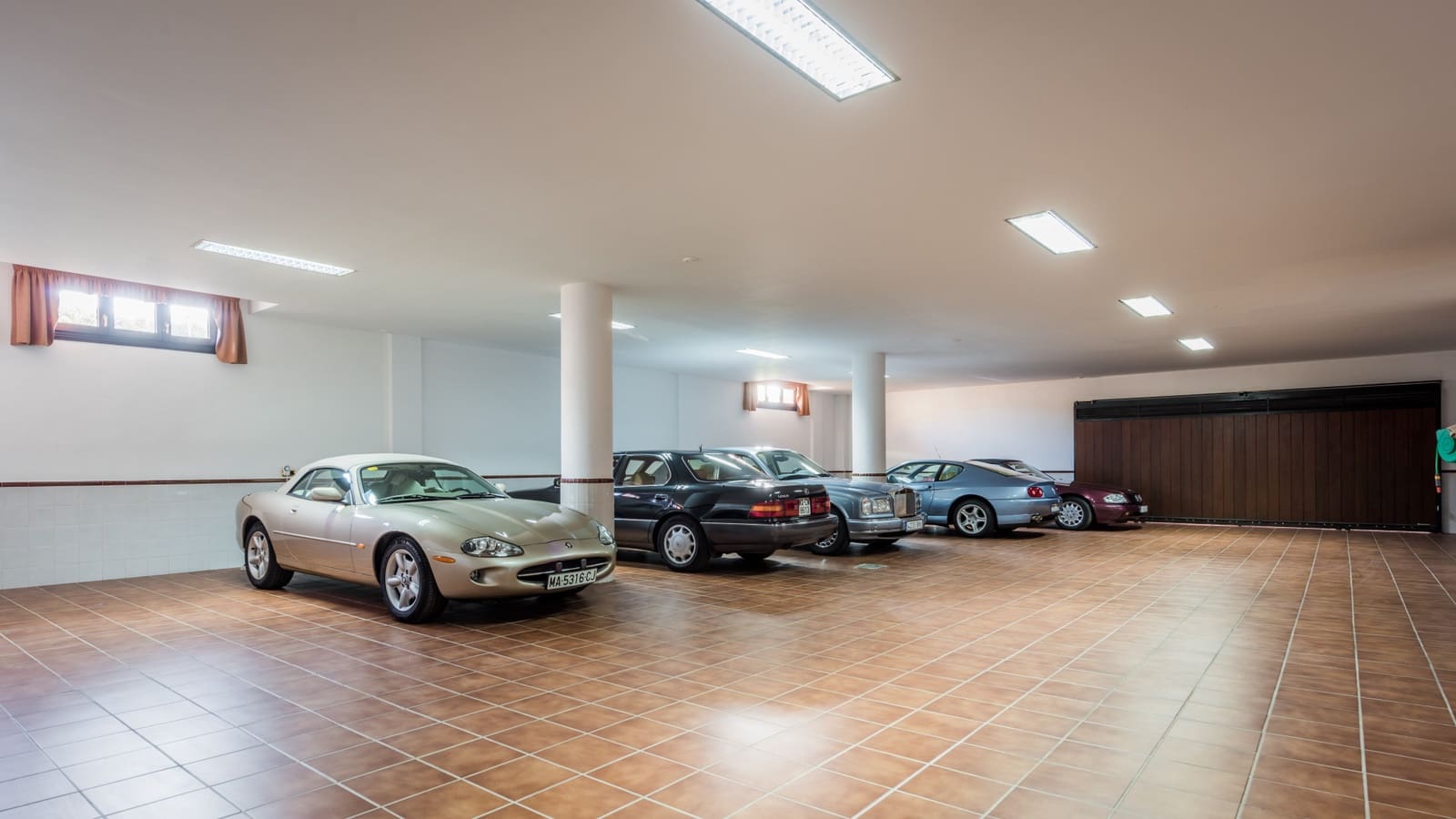 6 slaapkamer Villa te koop in Marbella met zwembad garage - € 15.000.000 (Ref: 8849730)
