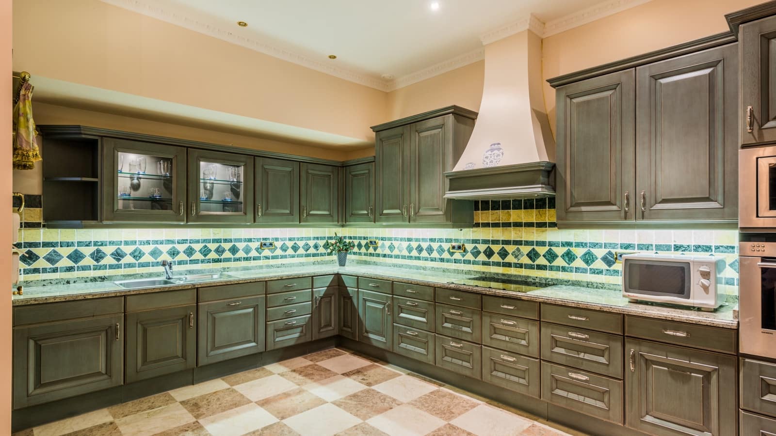 6 slaapkamer Villa te koop in Marbella met zwembad garage - € 15.000.000 (Ref: 8849730)